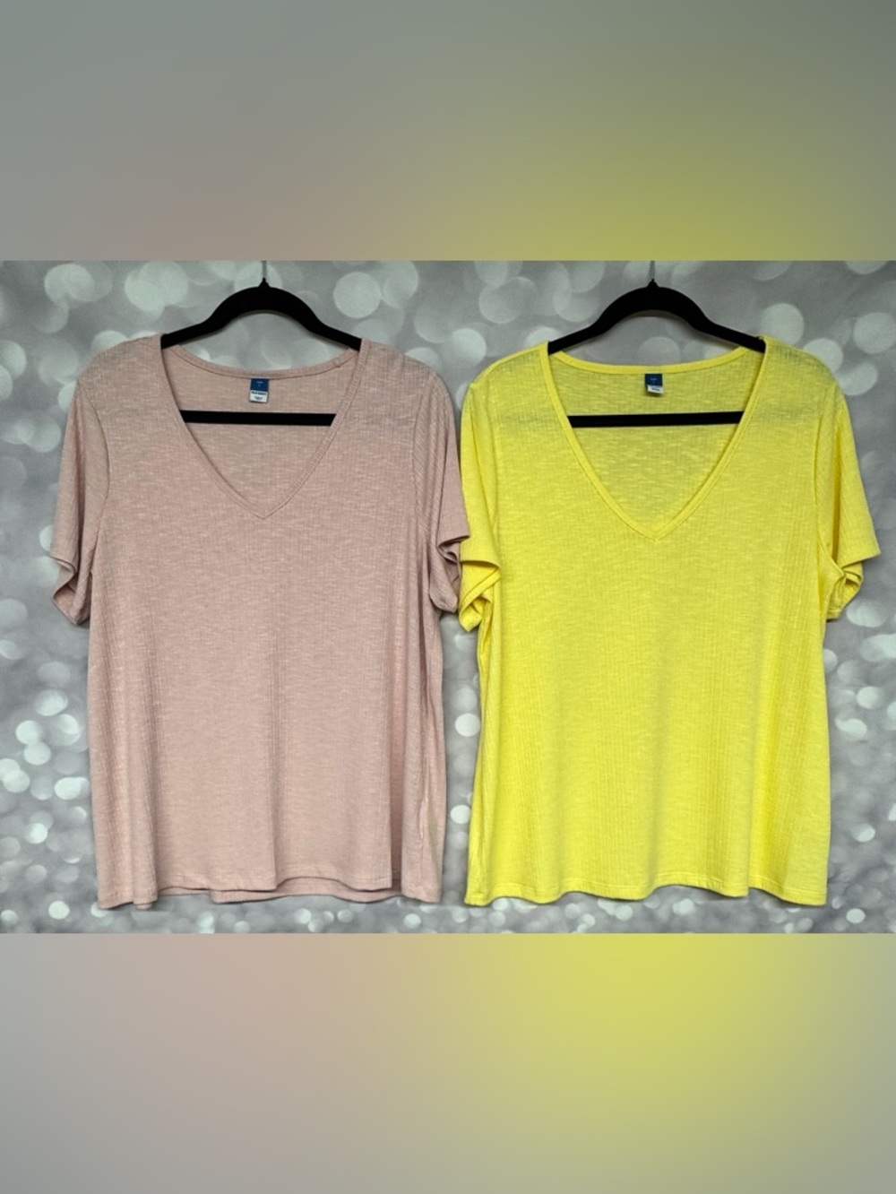 Set of 2 Old Navy Short Sleeve V-Neck Luxe Ribbed Tops Size Large